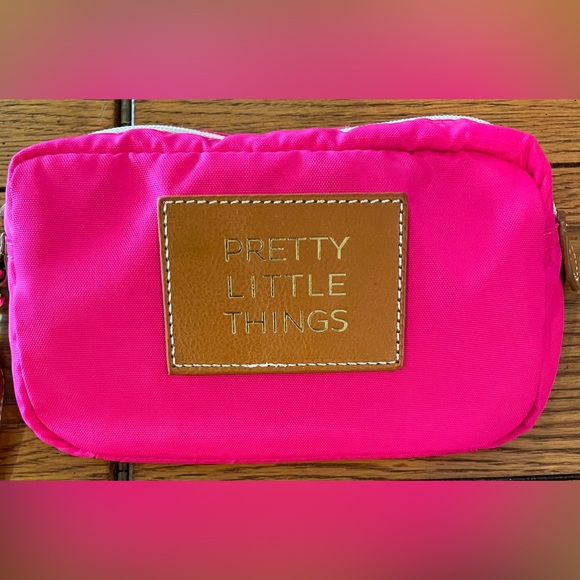 EUC Boulevard Leather Goods wristlet,hot pink nylon bag, w/leather strap, - Picture 11 of 11